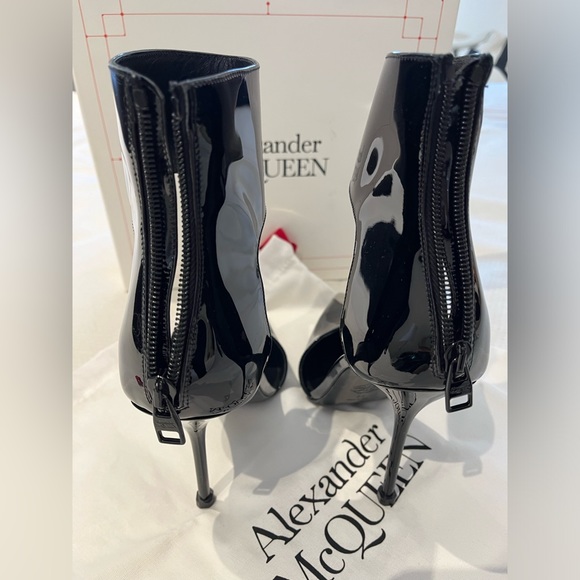 Alexander McQueen ankle pumps - Picture 2 of 9